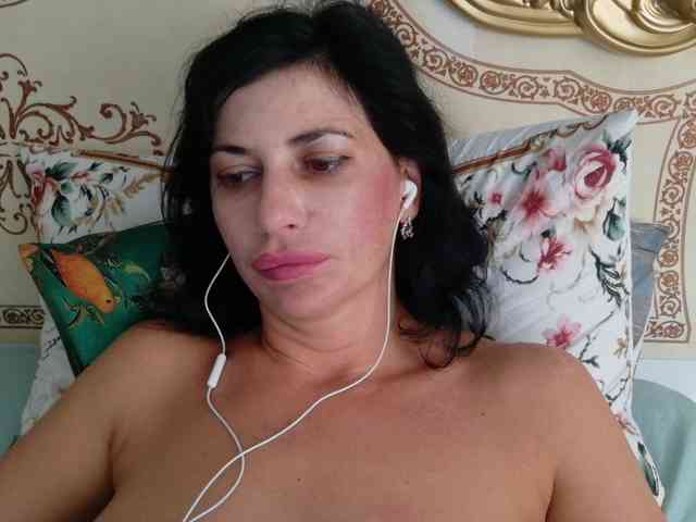 Rosalinda37 webcam