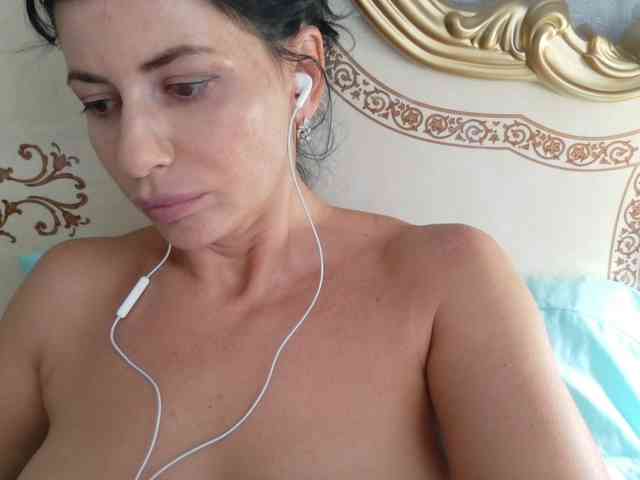 Rosalinda37 webcam