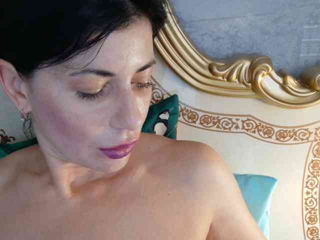 Rosalinda37 webcam