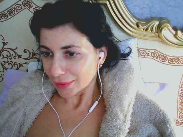 Rosalinda37 webcam