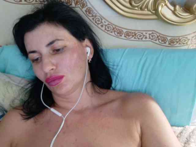 Rosalinda37 webcam