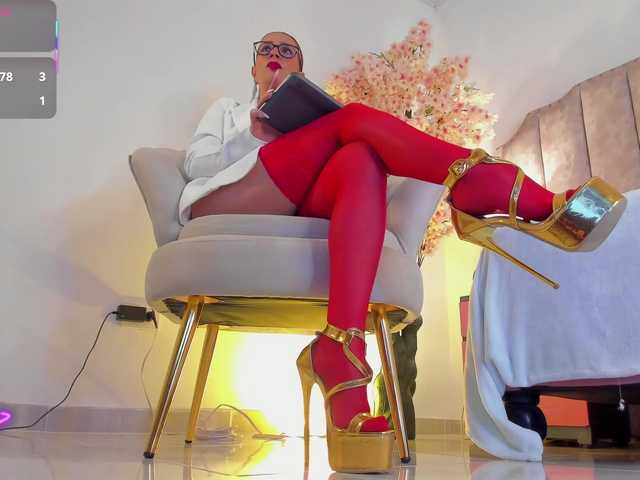 le modèle VictoriaRicci est en webcam porno dans un show sur le site bongacams, il possède les tags suivants: Latino/Hispanic,Redhead,Shaved