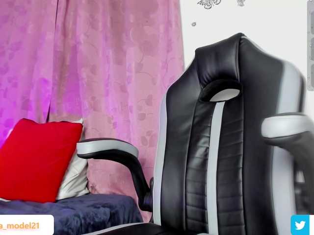 crystal-burbano live cam on BongaCams