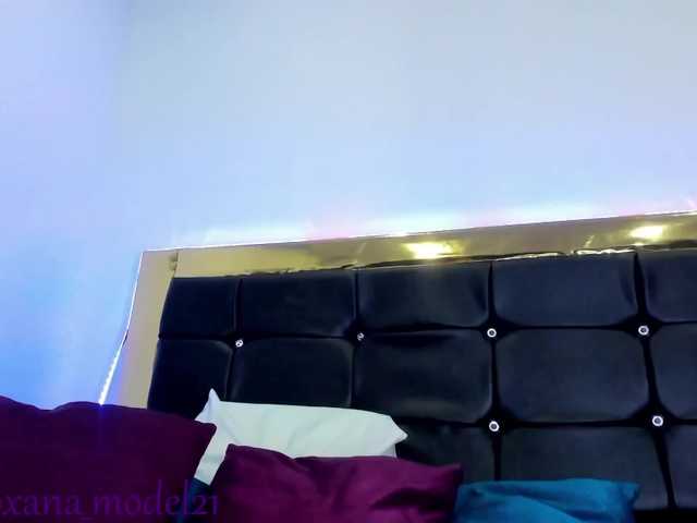 crystal-burbano live cam on BongaCams