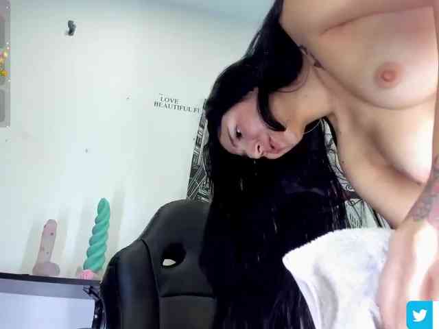 Roxxana-cute webcam