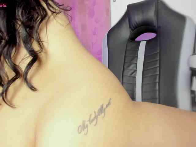 Roxxana-cute webcam