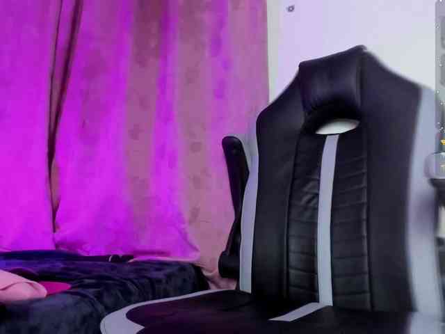 Roxxana-cute webcam