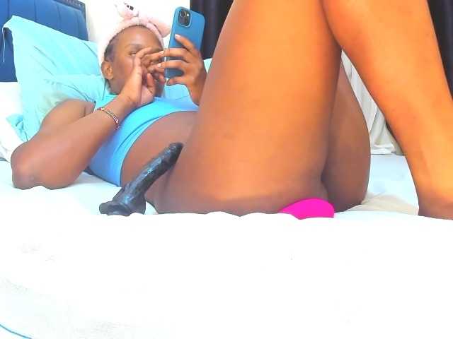 le modèle Lucienah est en webcam porno dans un show sur le site bongacams, il possède les tags suivants: Ebony,Brunette,Shaved