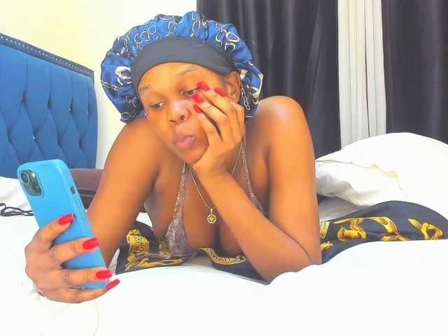 Lucienah live cam on BongaCams