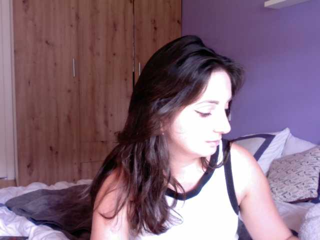 le modèle Succubus13 est en webcam porno dans un show sur le site bongacams, il possède les tags suivants: White/Caucasian,Brunette,Shaved