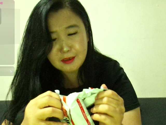 Bet-Lu live cam on BongaCams