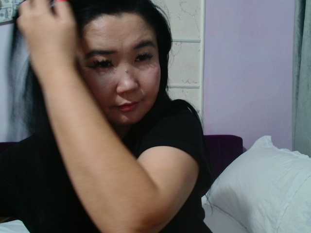 Bet-Lu's BongaCams show and profile