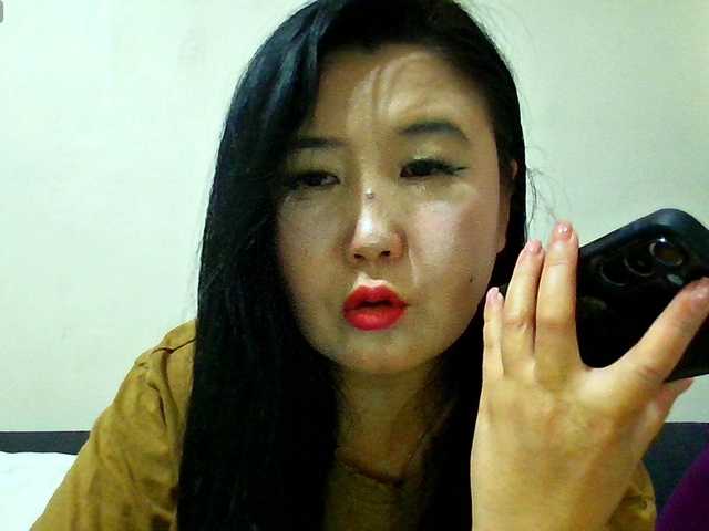 Bet-Lu live cam on BongaCams
