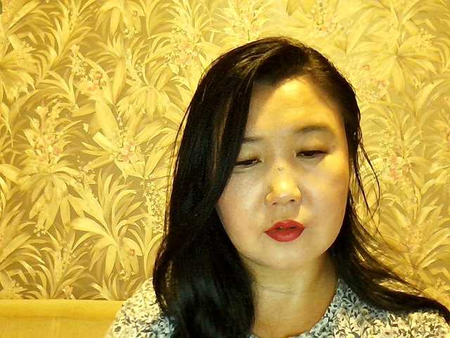 Bet-Lu live cam on BongaCams