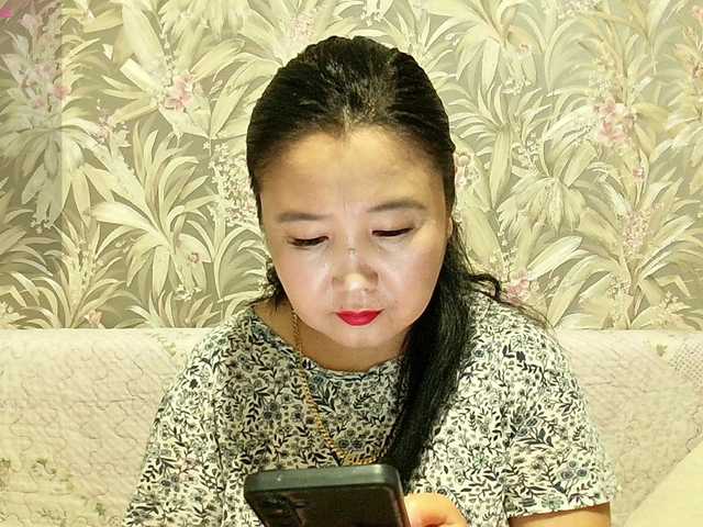 Bet-Lu live cam on BongaCams
