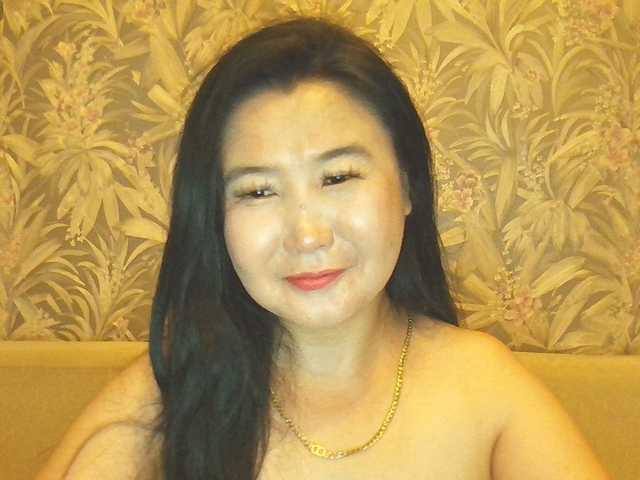 Bet-Lu live cam on BongaCams