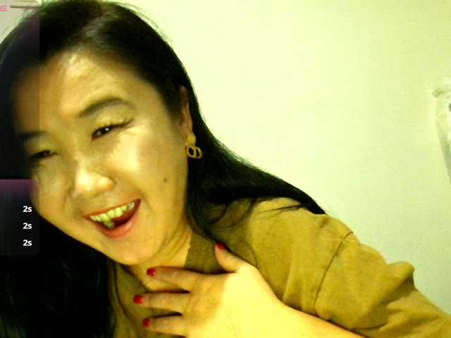 Bet-Lu live cam on BongaCams