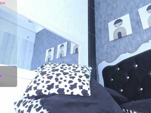 Paola233 live cam on BongaCams