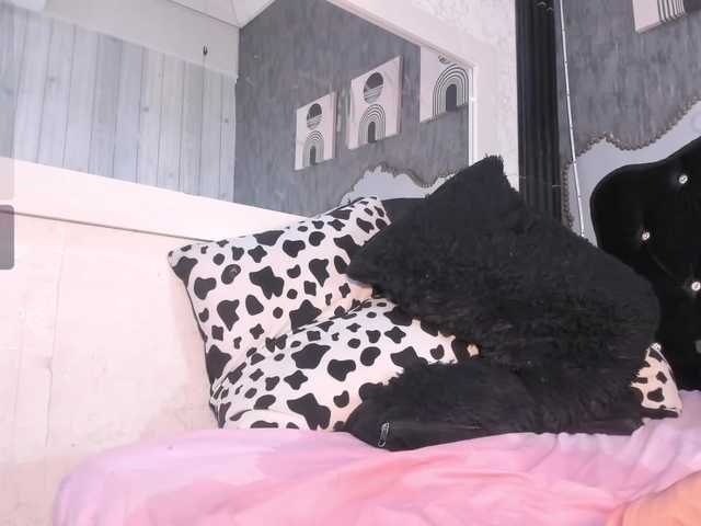 Paola233 live cam on BongaCams