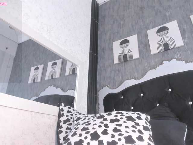 Paola233 live cam on BongaCams