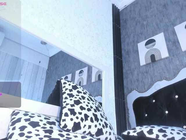 Paola233 live cam on BongaCams