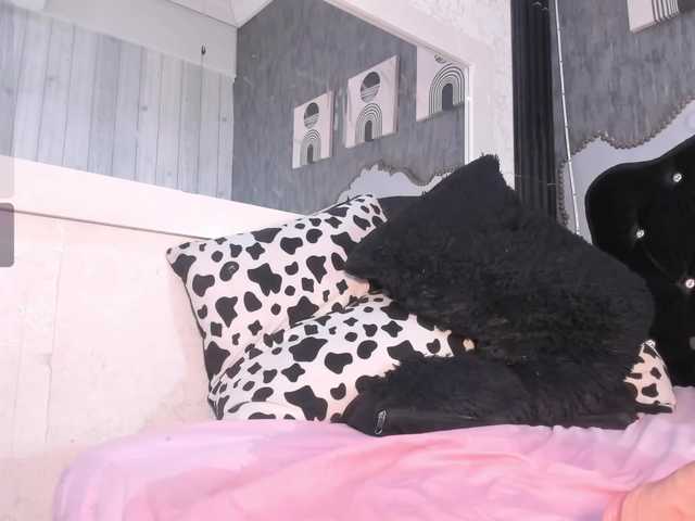Paola233 live cam on BongaCams
