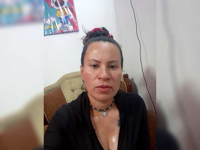 Yorley84 live cam on BongaCams