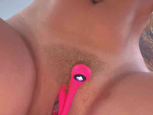 Erotic-cum Live Webcam on BongaCams