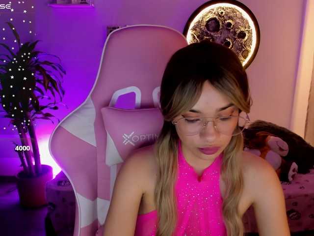 missnata — live female cam