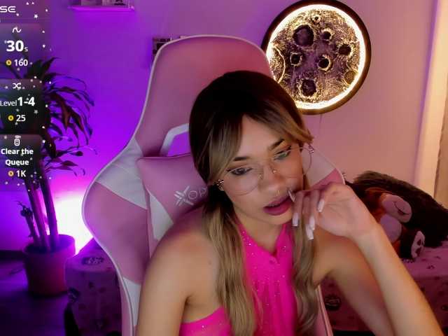 missnata — live female cam