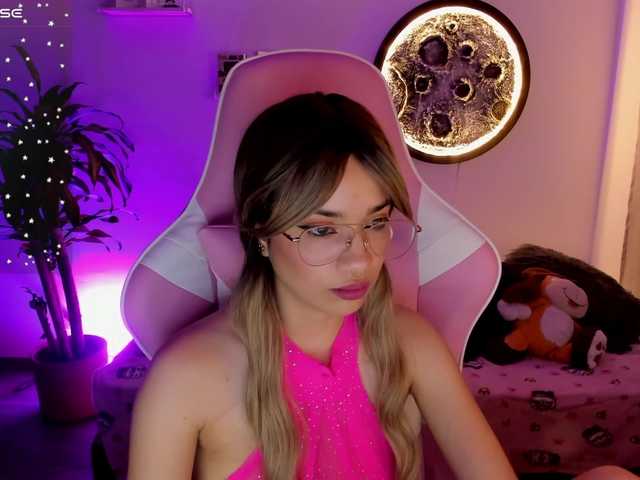 missnata — live female cam
