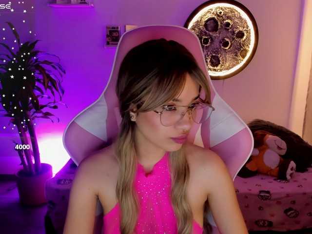 missnata — live female cam