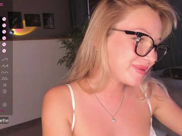 AprilCoy live cam on BongaCams