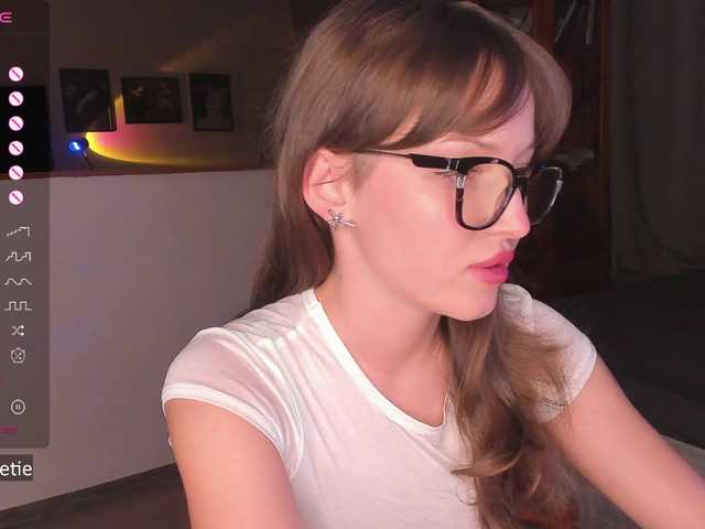 AprilCoy's BongaCams show and profile