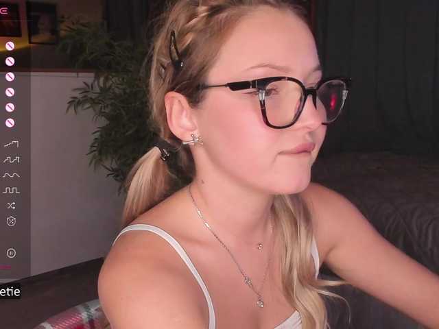AprilCoy live cam on BongaCams