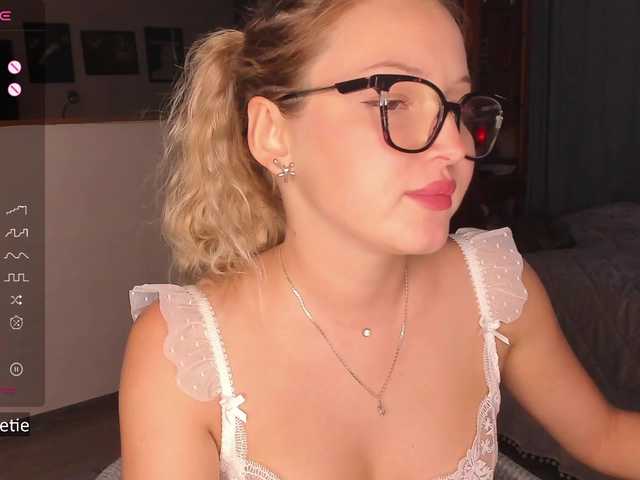 AprilCoy live webcam show