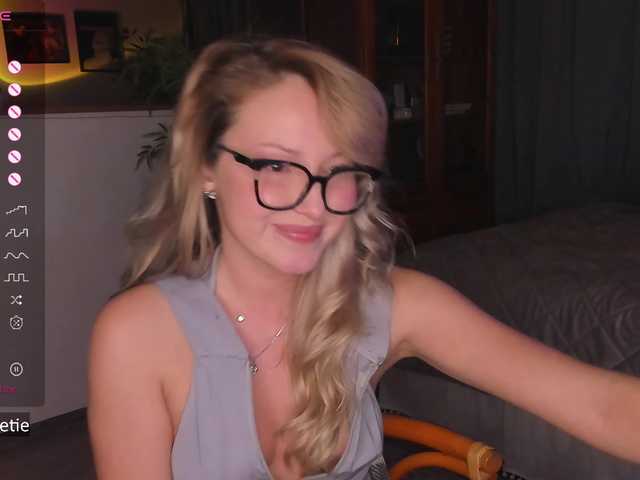 AprilCoy live cam on BongaCams