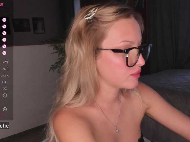 AprilCoy live cam on BongaCams
