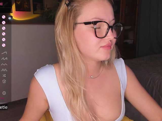 AprilCoy live webcam show