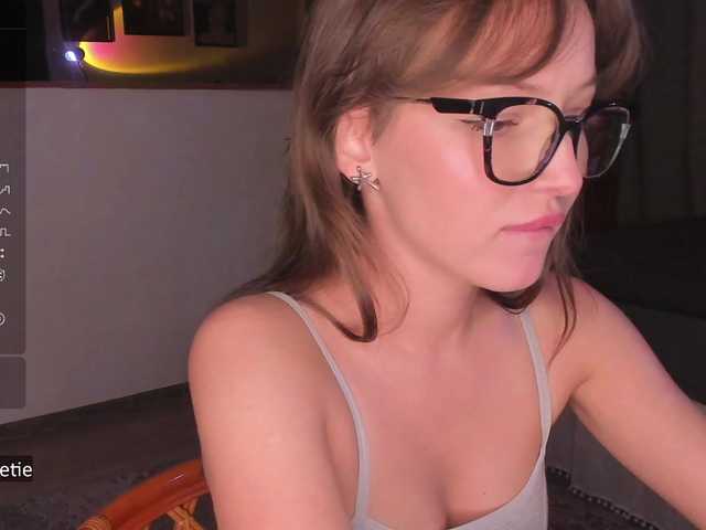 AprilCoy Live Cam and Statistics on UnifiedCams