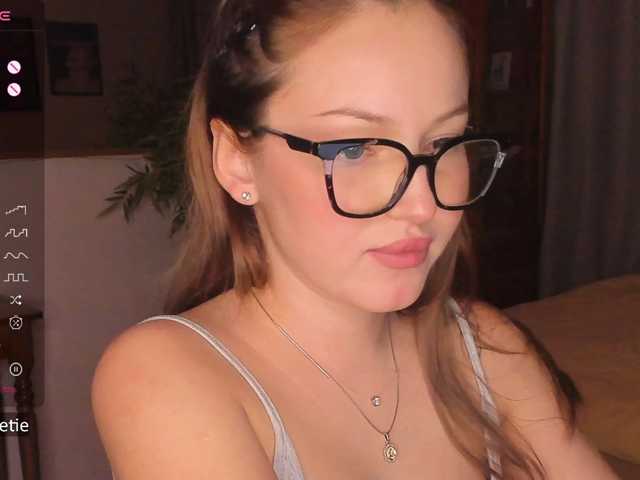AprilCoy, live now on BongaCams