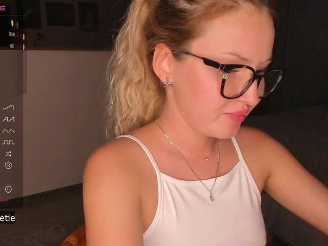AprilCoy live webcam show