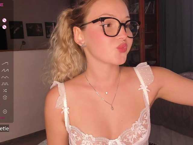 AprilCoy live webcam show