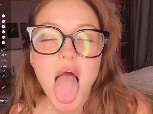 AprilCoy, live now on BongaCams