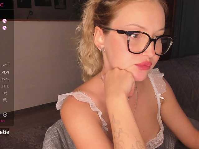 AprilCoy live webcam show