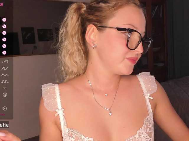 AprilCoy live webcam show