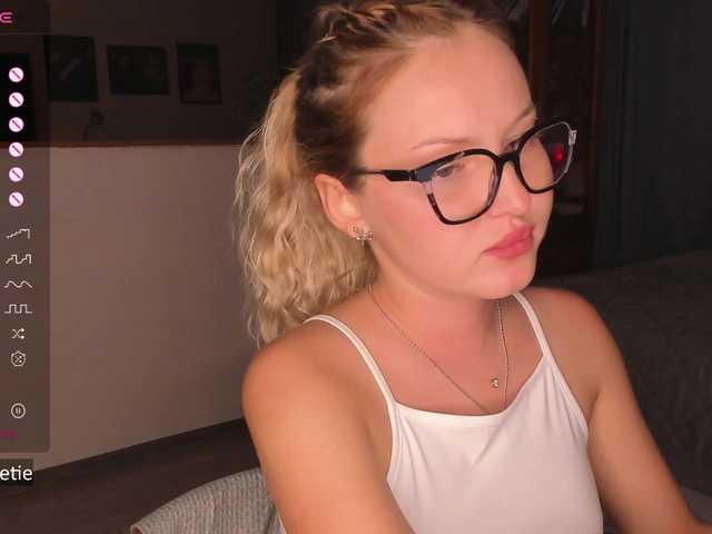 AprilCoy live webcam show