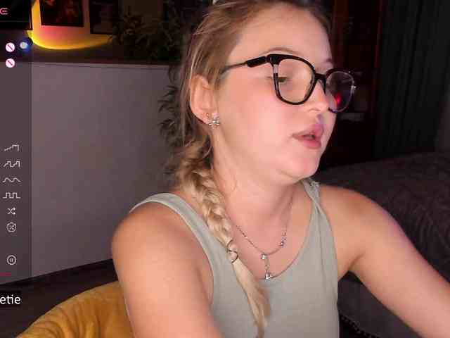 AprilCoy webcam