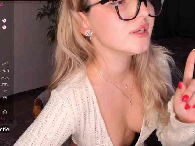 AprilCoy webcam