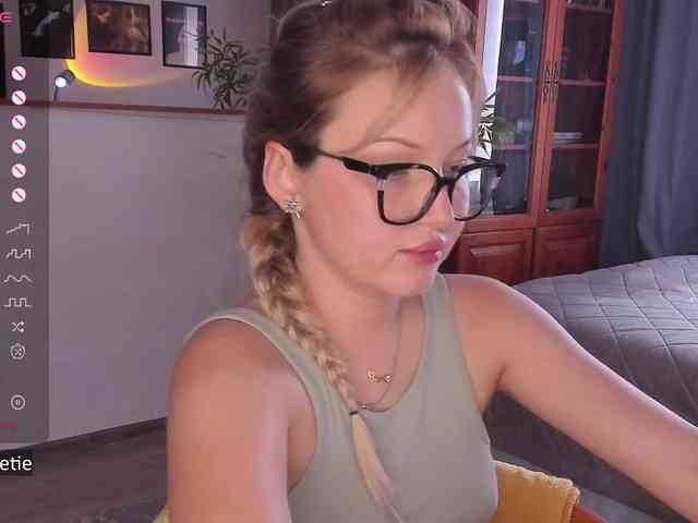 AprilCoy Live Webcam on BongaCams